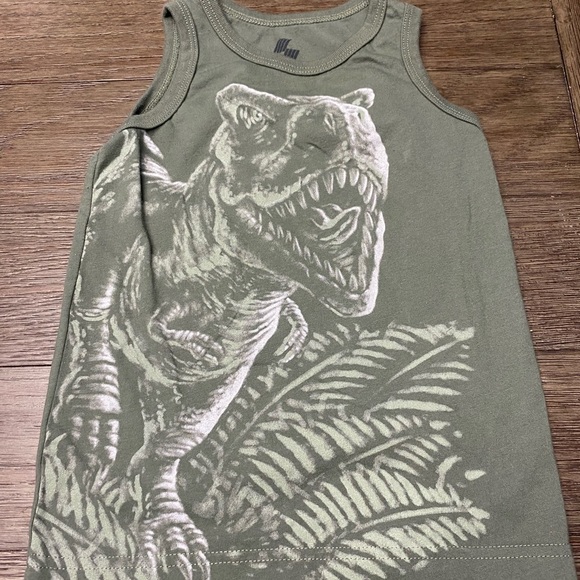 Lot of 3 boy tank tops 2T-4T
Preowned in excellent condition no rips no stains - Picture 3 of 5